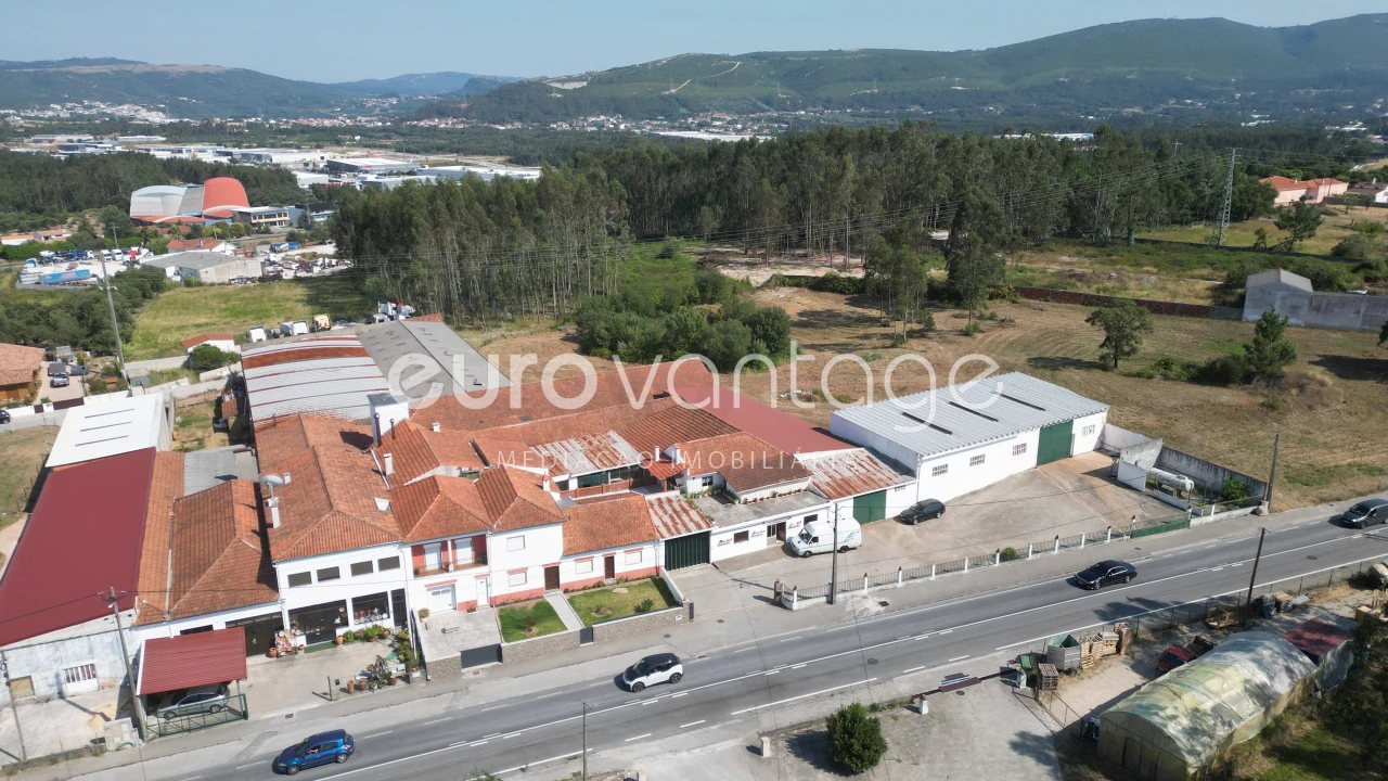 Armazém para Venda em Juncal Foto 1