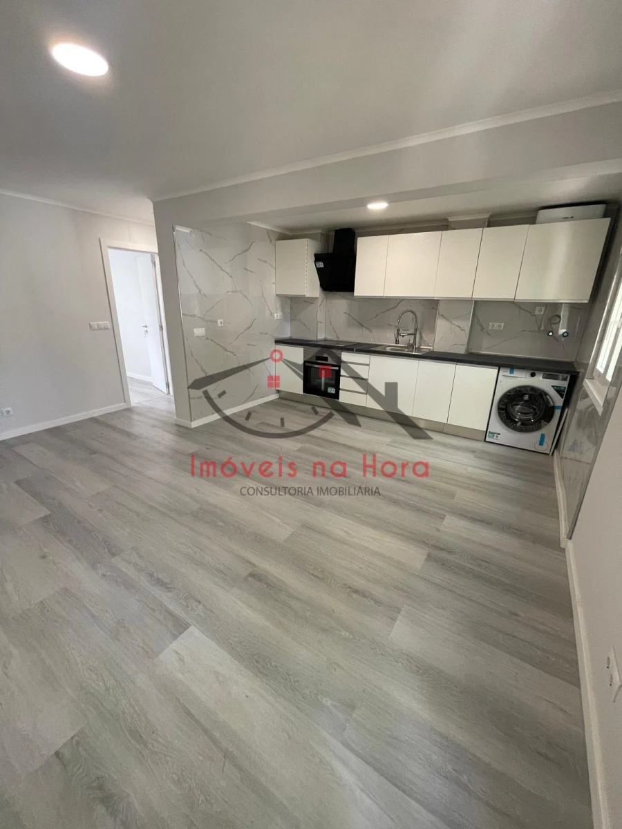 Apartamento T2 para Venda em Laranjeiro e Feijó Foto 8