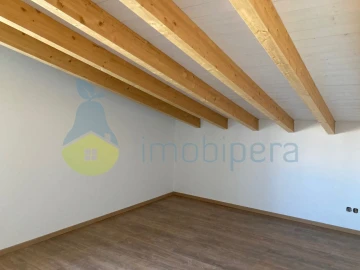 Moradia T5 para Venda em Ferreiras