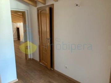 Moradia T5 para Venda em Ferreiras
