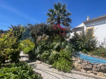 Moradia T5 para Venda em Albufeira e Olhos de Água