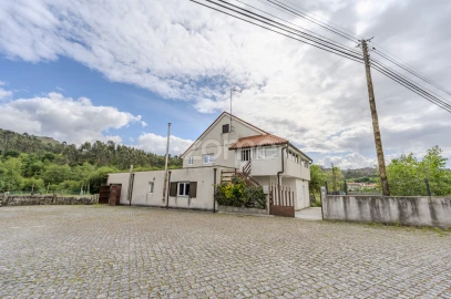 Moradia T4 para Venda em Rossas