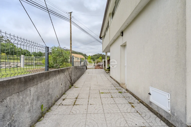Moradia T4 para Venda em Rossas Foto 37