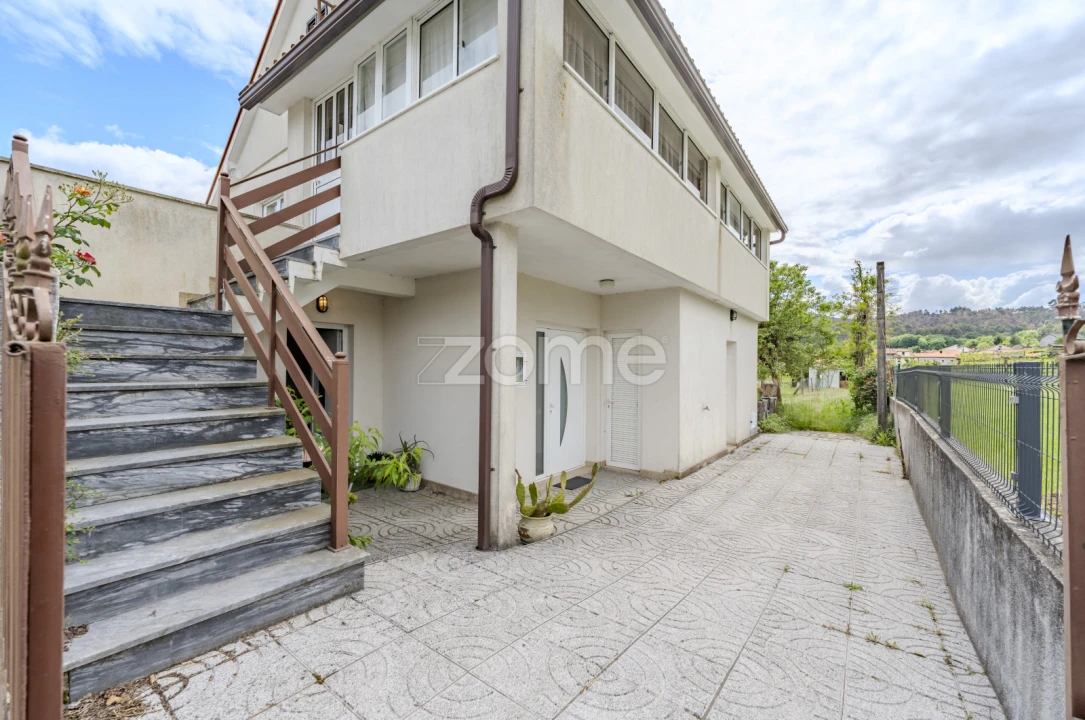 Moradia T4 para Venda em Rossas Foto 36
