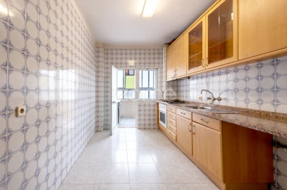 Apartamento T4 para Venda em Póvoa de Varzim, Beiriz e Argivai