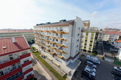 Apartamento T4 para Venda em Póvoa de Varzim, Beiriz e Argivai