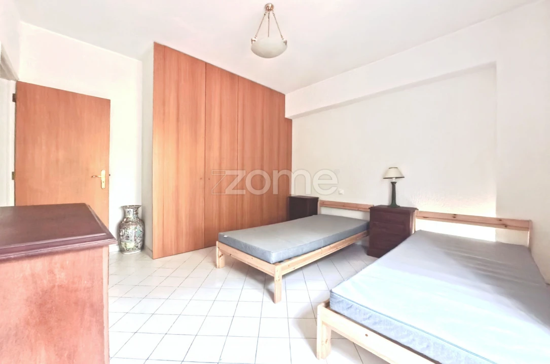 Apartamento T3 para Venda em Quarteira Foto 8