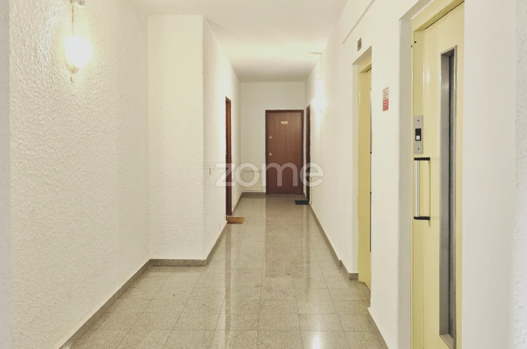 Apartamento T3 para Venda em Quarteira Foto 23