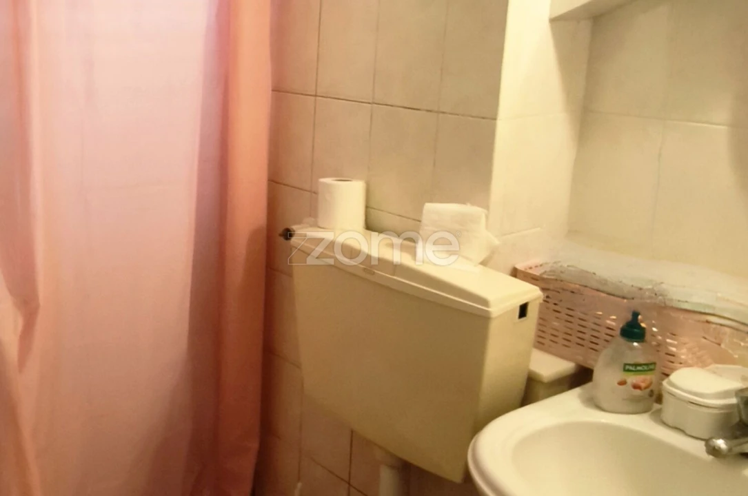 Moradia T2 para Venda em Odiaxere Foto 10