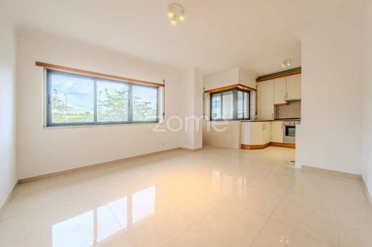 Apartamento T1 para Venda em Santo António dos Cavaleiros e Frielas Foto 3