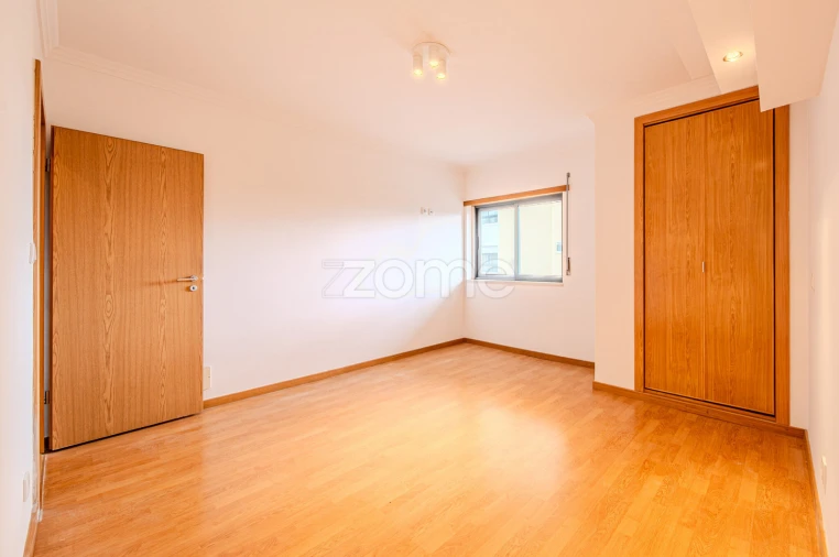 Apartamento T1 para Venda em Santo António dos Cavaleiros e Frielas Foto 10