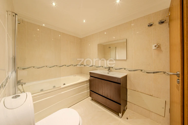 Apartamento T1 para Venda em Santo António dos Cavaleiros e Frielas Foto 13