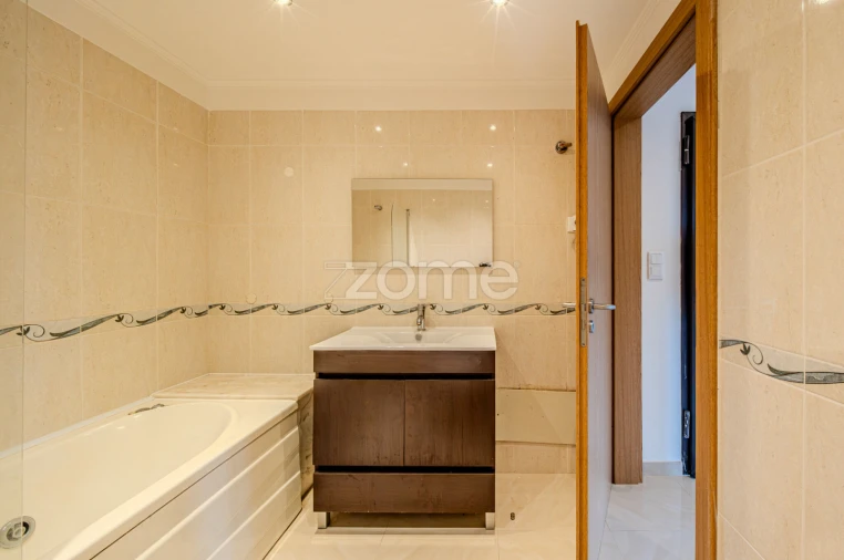 Apartamento T1 para Venda em Santo António dos Cavaleiros e Frielas Foto 14