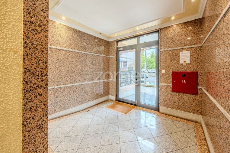 Apartamento T1 para Venda em Santo António dos Cavaleiros e Frielas Foto 18