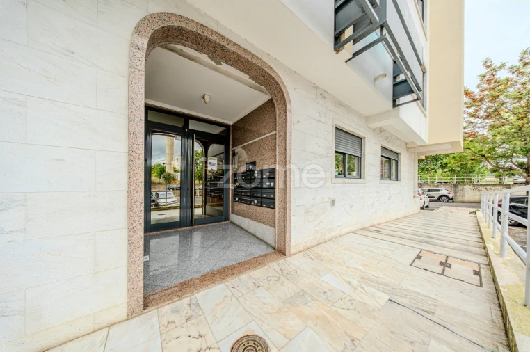 Apartamento T1 para Venda em Santo António dos Cavaleiros e Frielas Foto 20