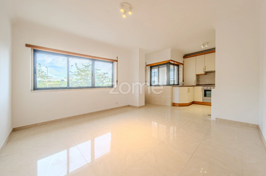 Apartamento T1 para Venda em Santo António dos Cavaleiros e Frielas Foto 3
