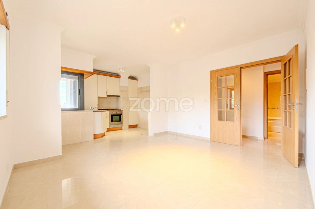 Apartamento T1 para Venda em Santo António dos Cavaleiros e Frielas Foto 4