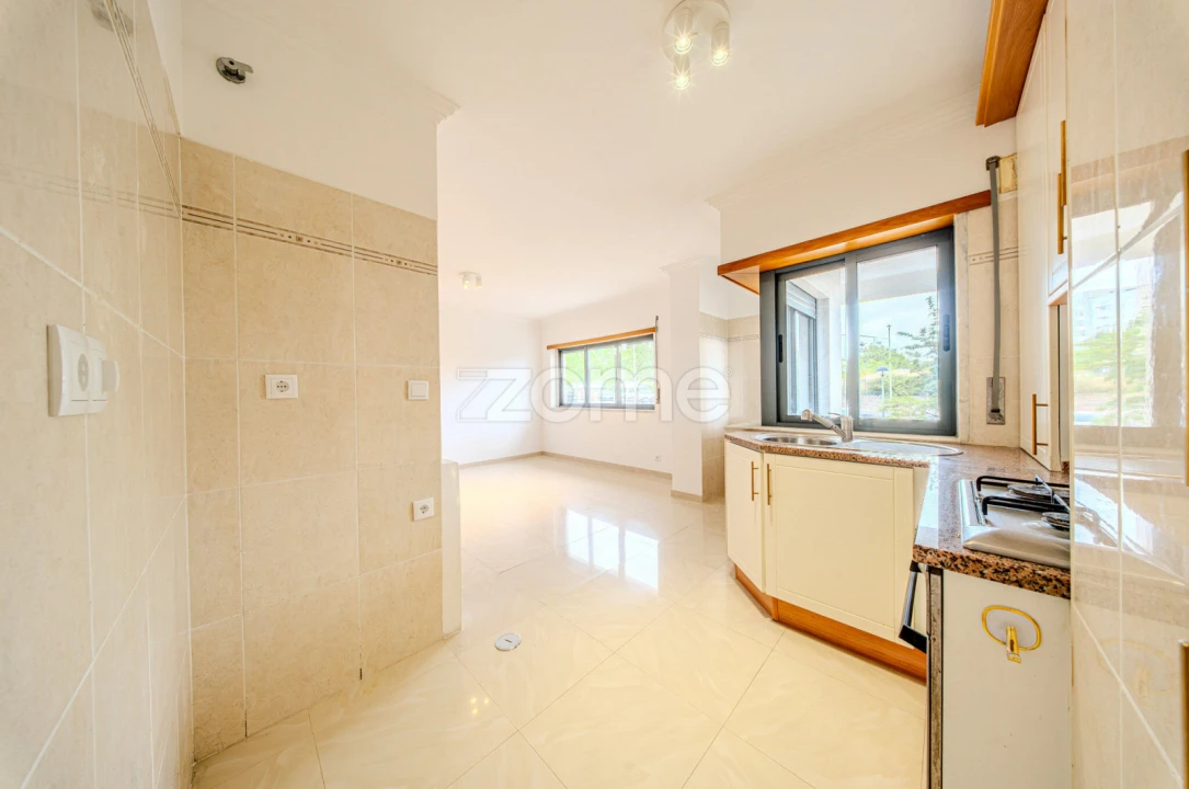 Apartamento T1 para Venda em Santo António dos Cavaleiros e Frielas Foto 8