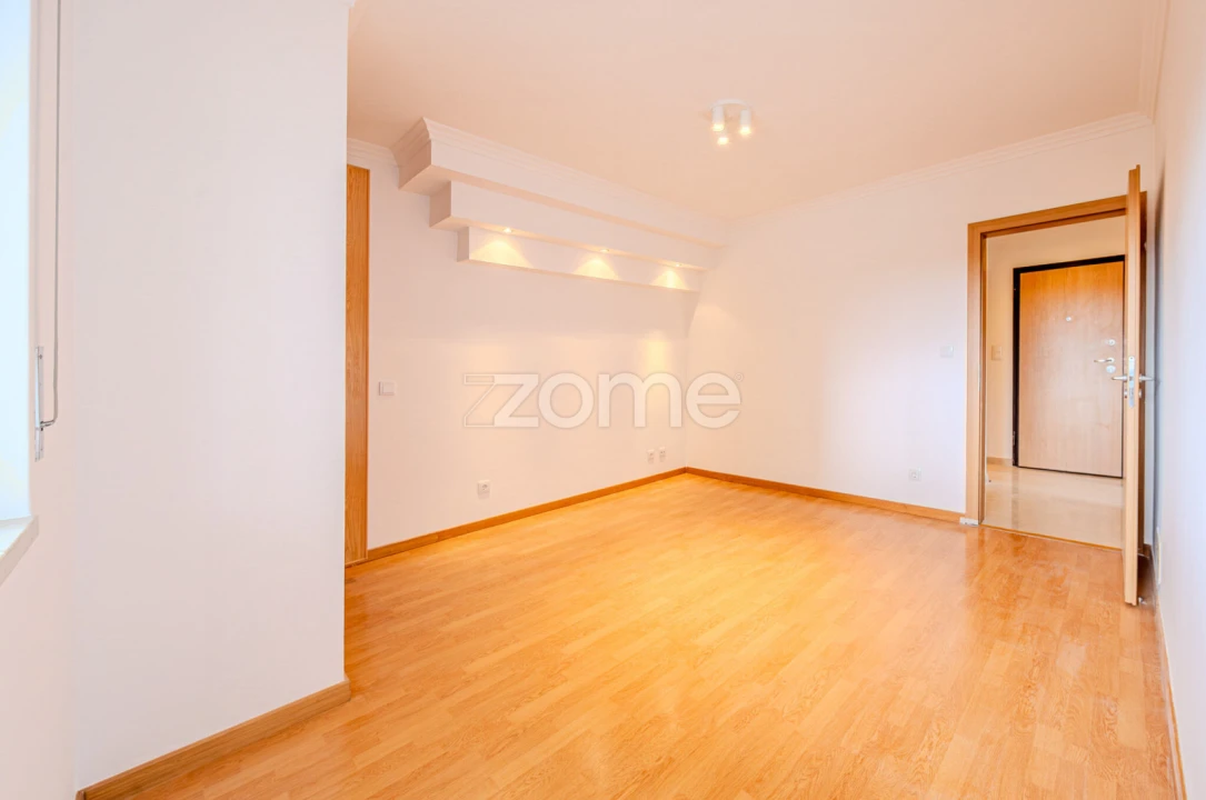 Apartamento T1 para Venda em Santo António dos Cavaleiros e Frielas Foto 12