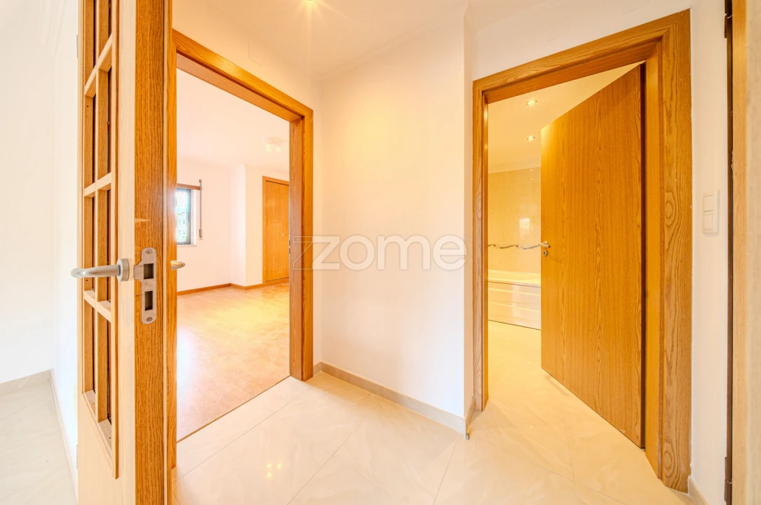 Apartamento T1 para Venda em Santo António dos Cavaleiros e Frielas Foto 17