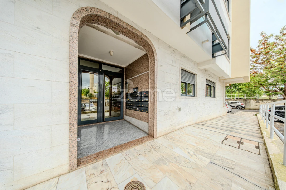Apartamento T1 para Venda em Santo António dos Cavaleiros e Frielas Foto 20