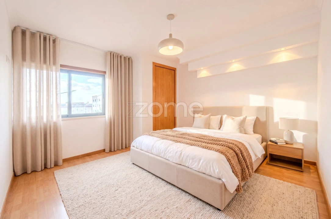 Apartamento T1 para Venda em Santo António dos Cavaleiros e Frielas Foto 2