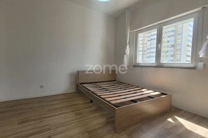 Apartamento T1 para Venda em Massamá e Monte Abraão