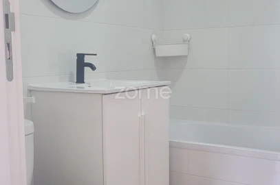 Apartamento T1 para Venda em Massamá e Monte Abraão