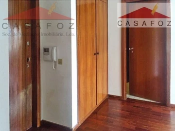 Apartamento T1 para Arrendamento em Aldoar, Foz do Douro e Nevogilde