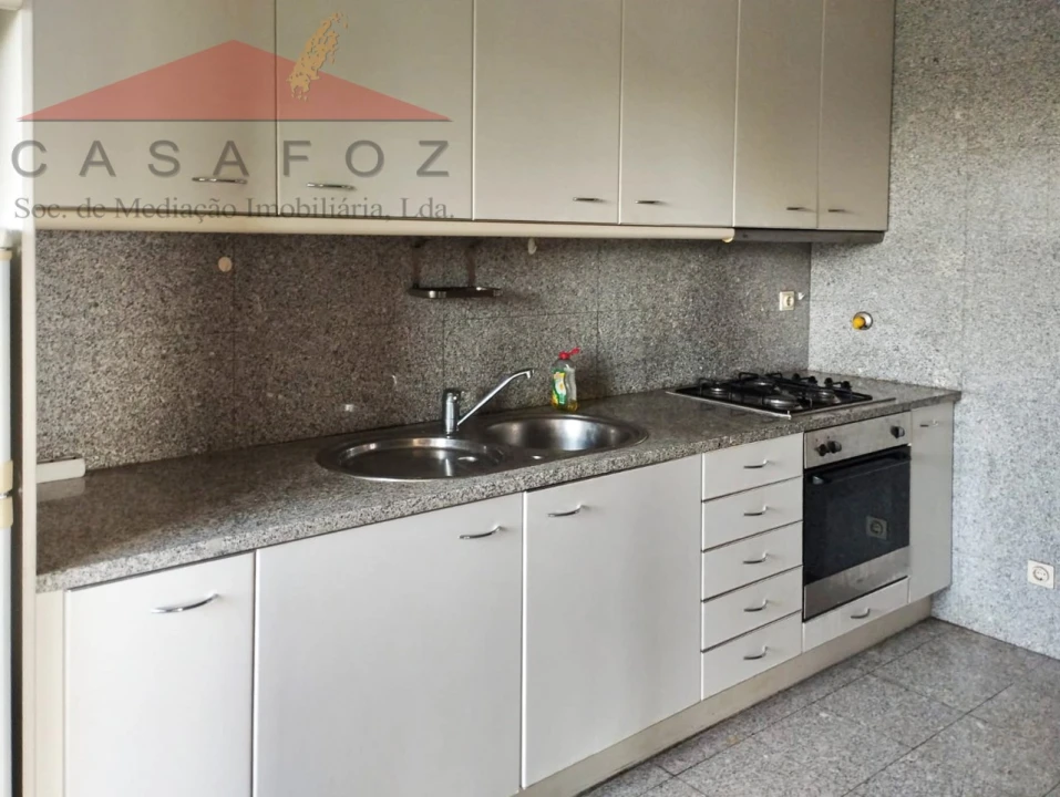 Apartamento T1 para Arrendamento em Lordelo do Ouro e Massarelos Foto 11