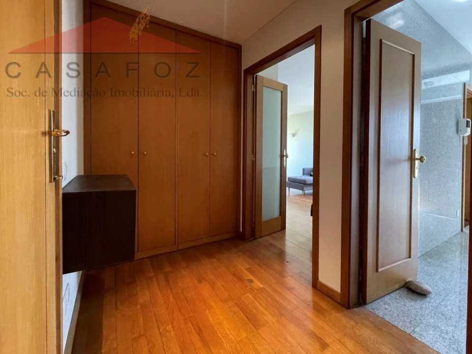 Apartamento T1 para Arrendamento em Lordelo do Ouro e Massarelos Foto 14
