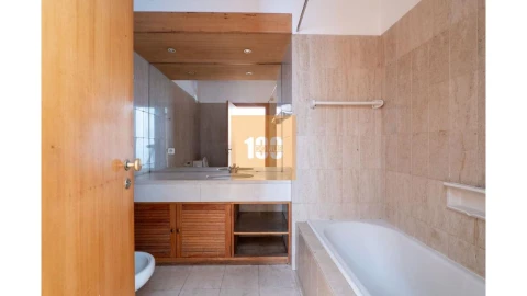 Apartamento T4 para Venda em Aldoar, Foz do Douro e Nevogilde