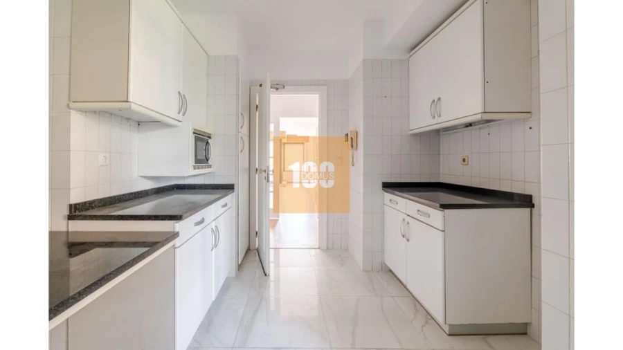 Apartamento T4 para Venda em Aldoar, Foz do Douro e Nevogilde Foto 12
