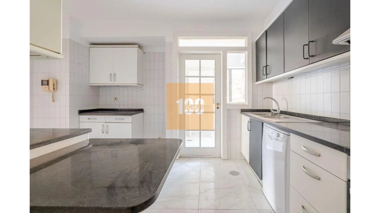 Apartamento T4 para Venda em Aldoar, Foz do Douro e Nevogilde Foto 13