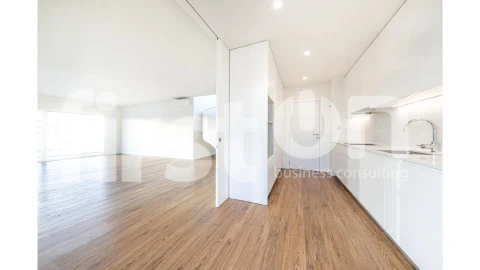 Apartamento T4 para Arrendamento em Areeiro