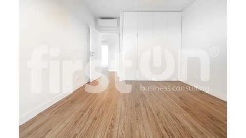 Apartamento T4 para Arrendamento em Areeiro