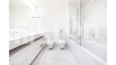Apartamento T4 para Arrendamento em Areeiro