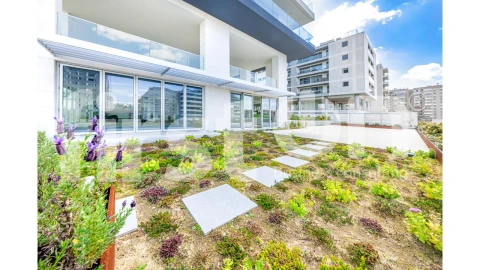 Apartamento T4 para Arrendamento em Areeiro