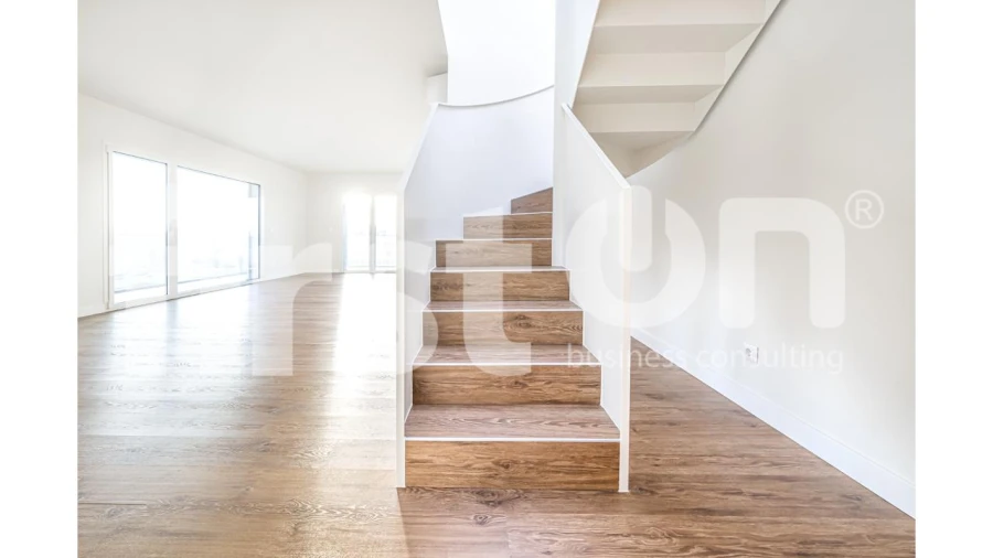 Apartamento T4 para Arrendamento em Areeiro Foto 9