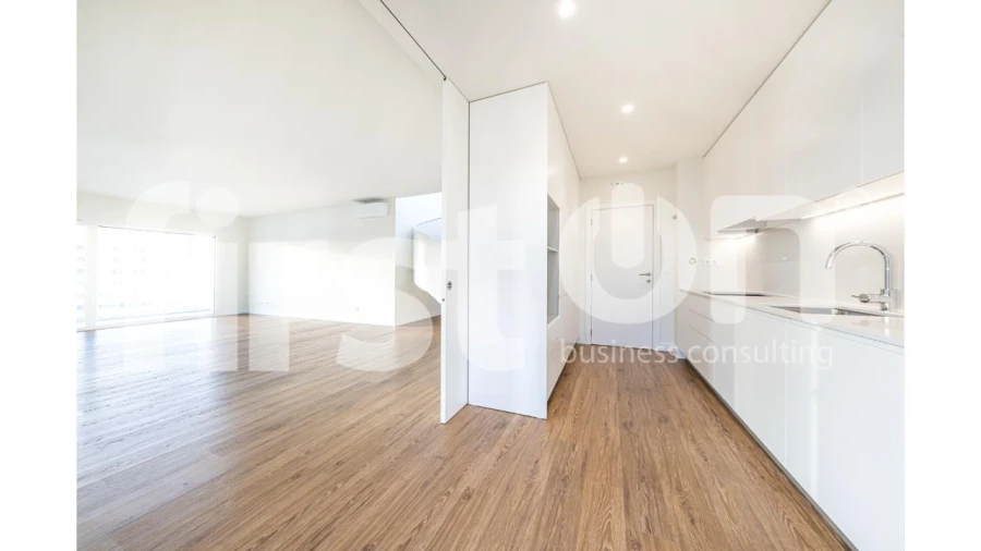 Apartamento T4 para Arrendamento em Areeiro Foto 11