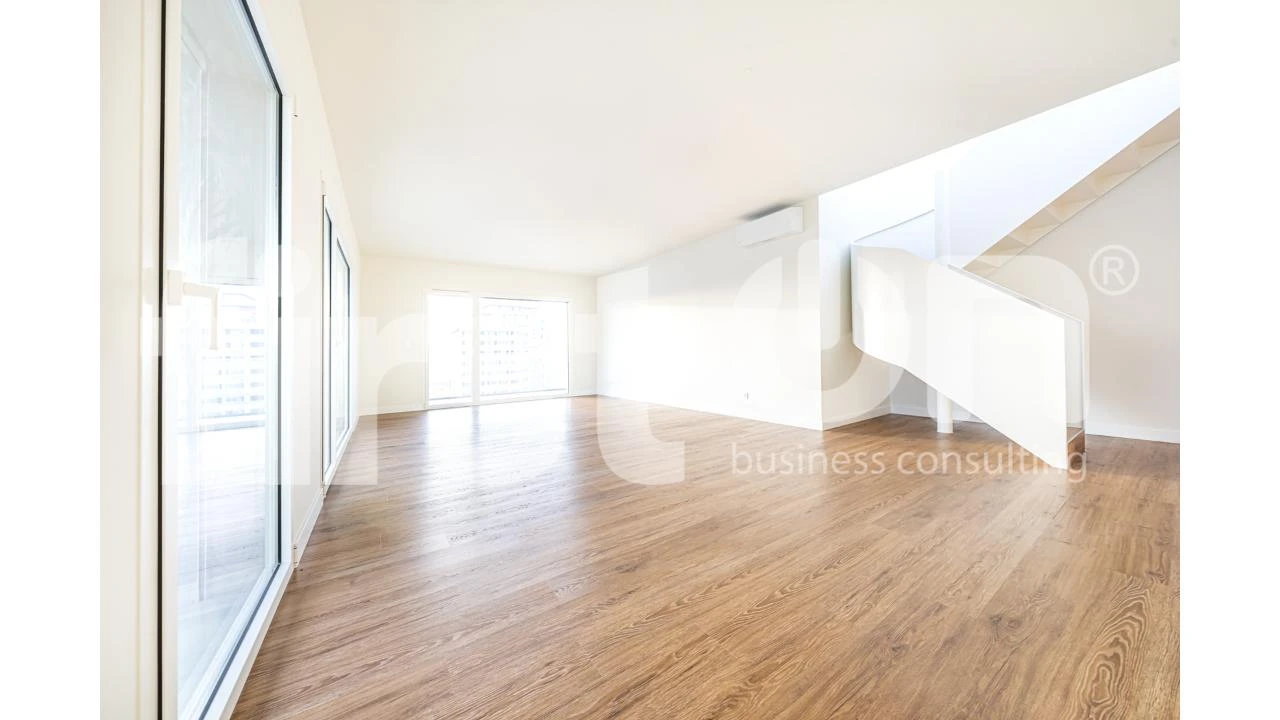 Apartamento T4 para Arrendamento em Areeiro Foto 10