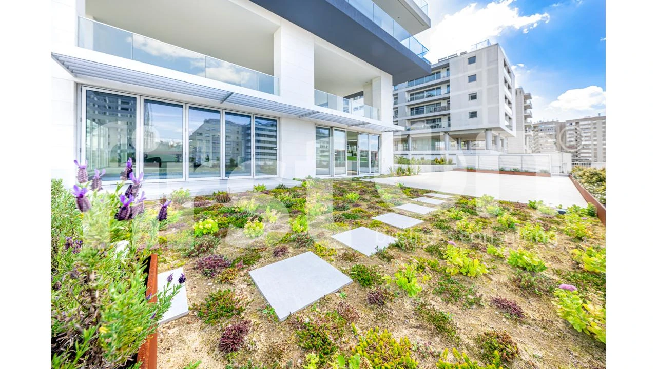 Apartamento T4 para Arrendamento em Areeiro Foto 23