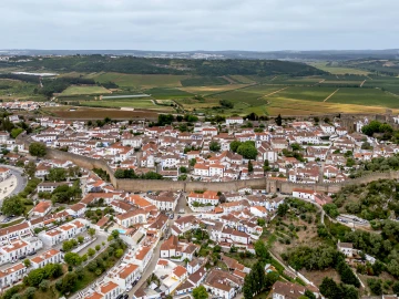 Moradia T5 para Venda em Santa Maria, São Pedro e Sobral da Lagoa