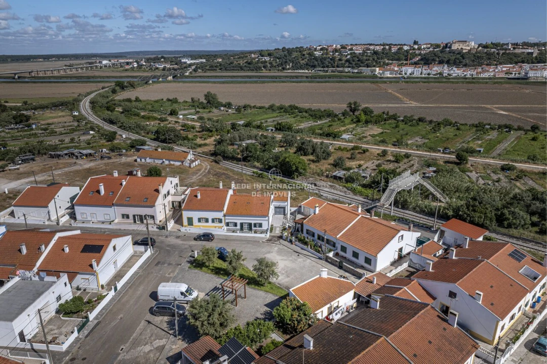 Moradia T4 para Venda em Santa Maria do Castelo e Santiago e Santa Susana Foto 4