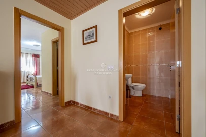 Moradia T4 para Venda em Santa Maria do Castelo e Santiago e Santa Susana