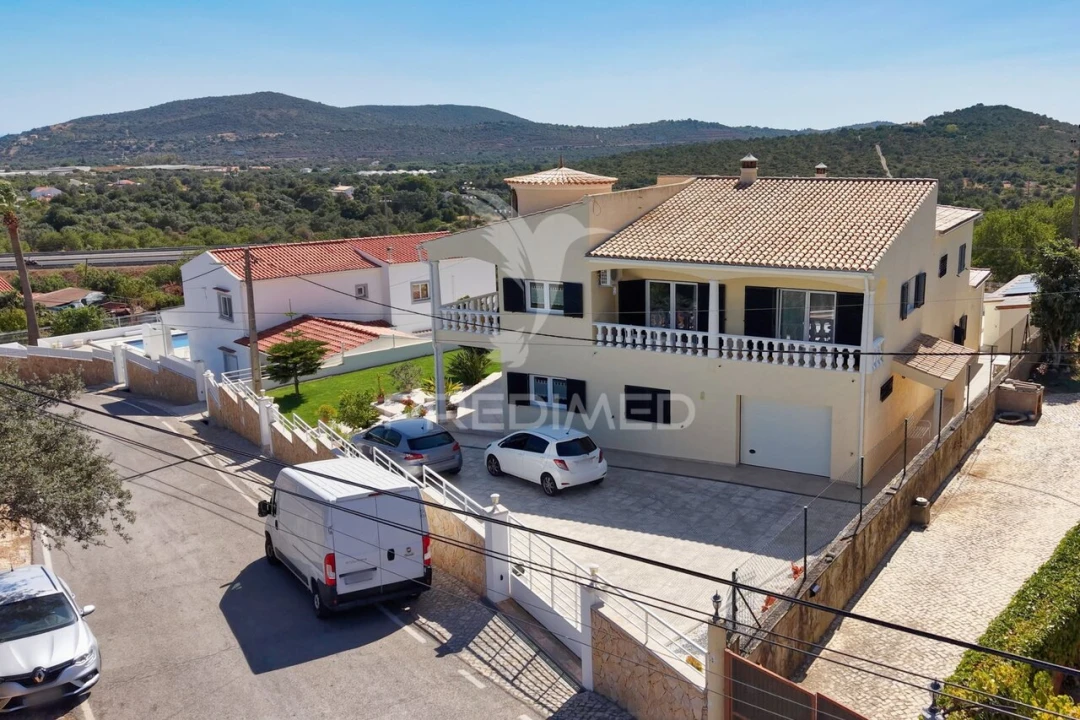 Moradia T9 para Venda em Loule (São Sebastião) Foto 40