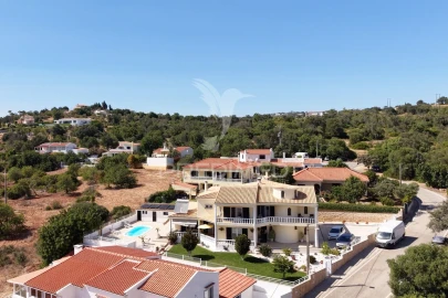 Moradia T9 para Venda em Loule (São Sebastião)