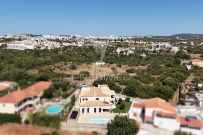 Moradia T9 para Venda em Loule (São Sebastião)