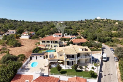 Moradia T9 para Venda em Loule (São Sebastião)