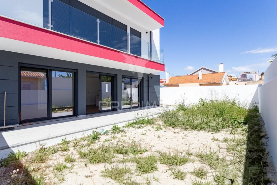 Moradia T4 para Venda em São Domingos de Rana Foto 29